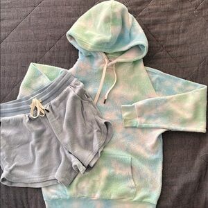 Feat Blanket Blend Hoodie and Shorts Bundle sz S